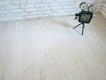 Виниловый пол с подложкой Lamiwood QUARTZWOOD (Дуб Бруклин; класс 43; 5 мм; микрофаска; площадь упак